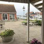 Klintholm Marina Park Bed & Breakfast *