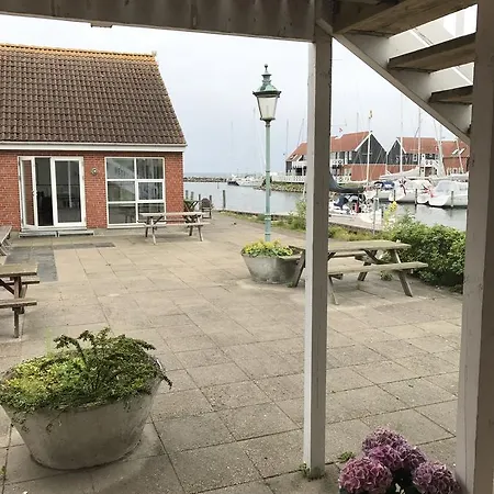 Klintholm Marina Park Bed & Breakfast *