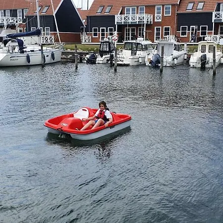 B&B Klintholm Marina Park 보어