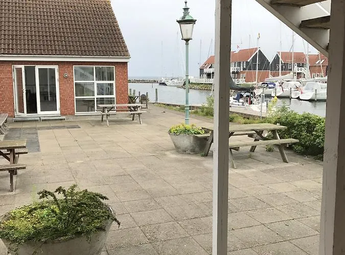 Klintholm Marina Park Bed & Breakfast *